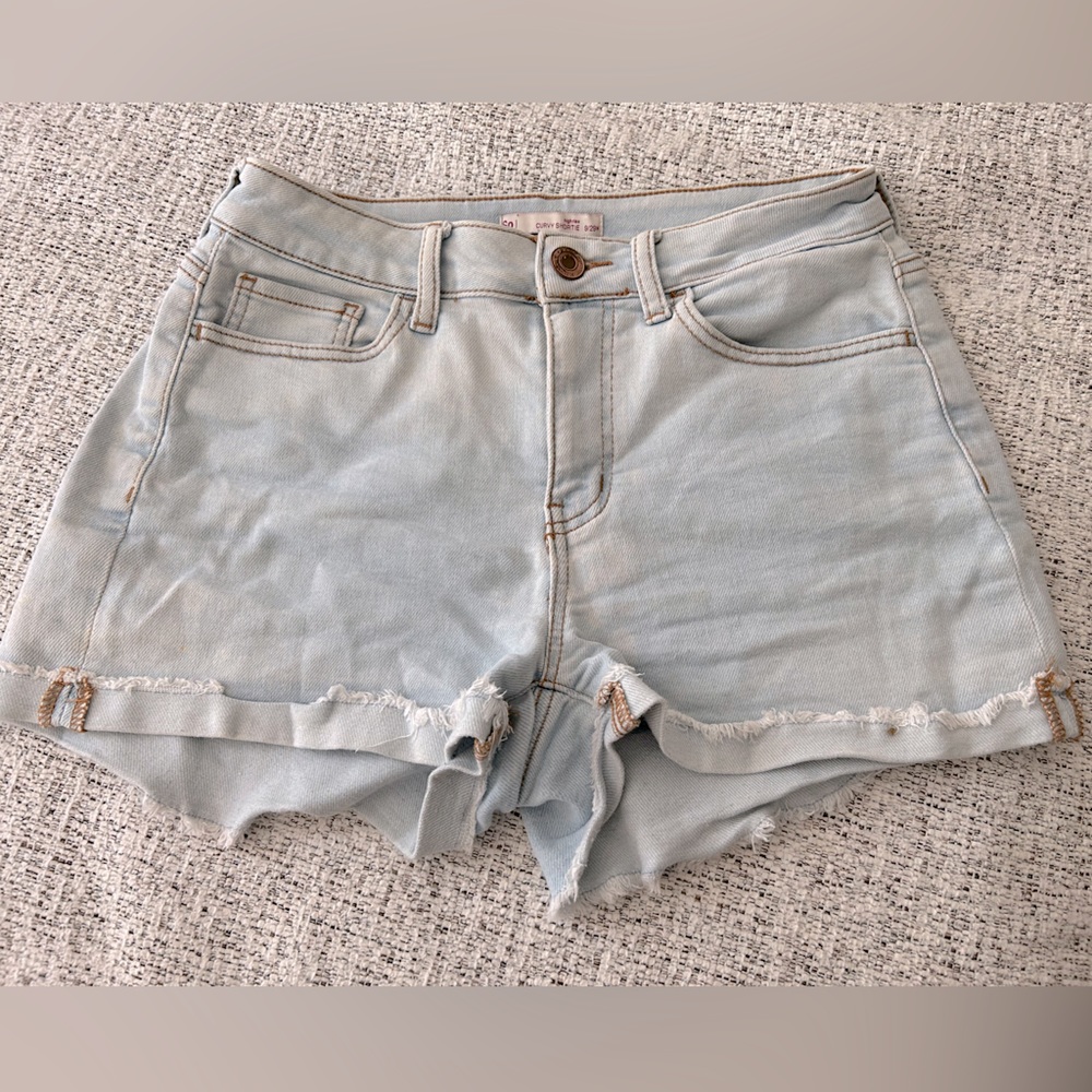 So (Kohls) High Rise Curvy Shortie 9/29w